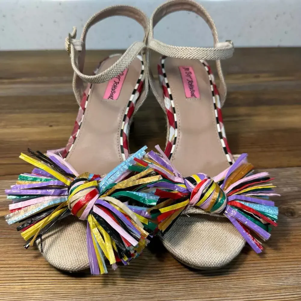 Betsey Johnson Lizzie Women’s 9.5M Raffia Fringe Espadrille Wedge Sandals